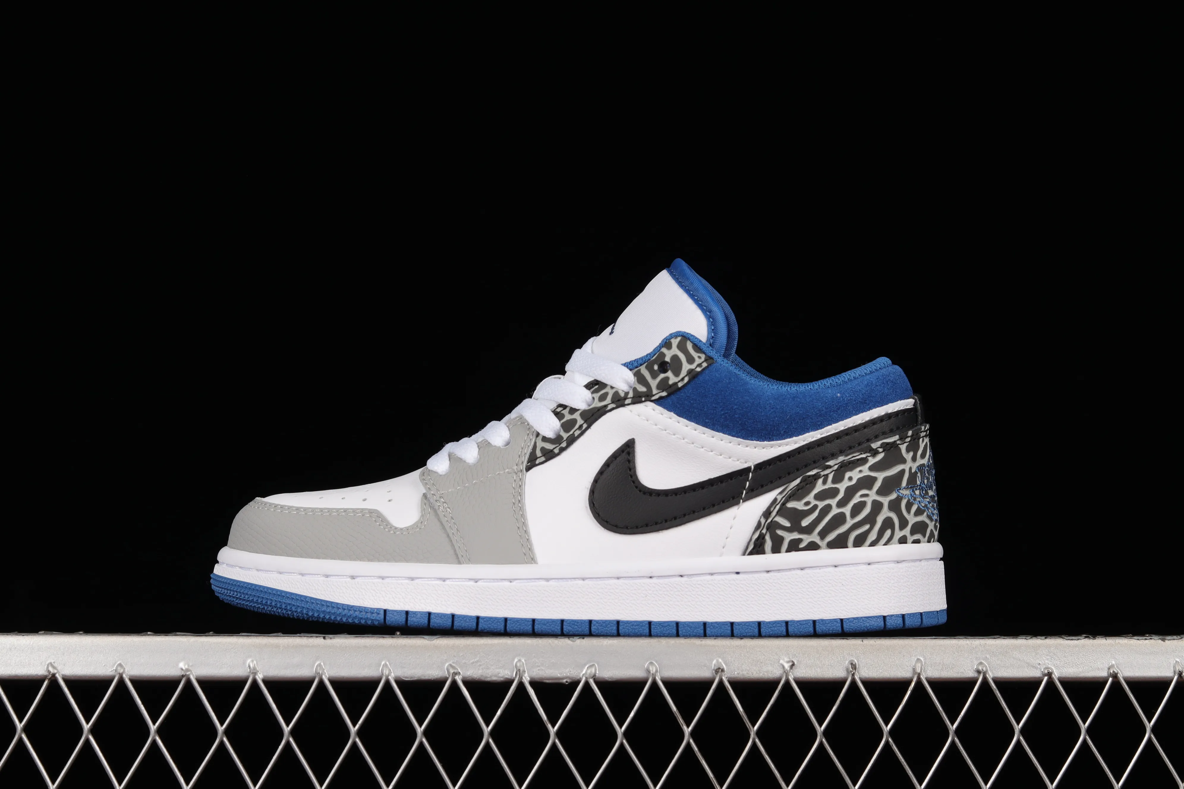 All categories Air Jordan Jordan series basketball shoes Air Jordan 1 Low Z version Air Jordan 1 Low "True Blue" AJ1 Joe 1 burst white and blue color low-top basketball shoes DM1199-140
